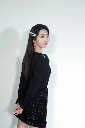 宣璐休闲黑色系气质写真图片_3