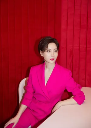 陈数粉色西装时尚写真图片