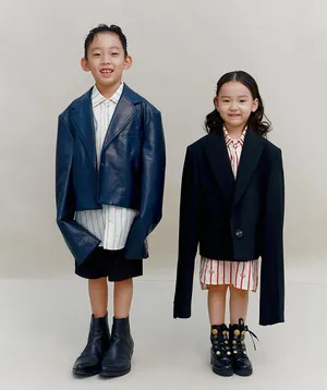 董璇女儿廓形西装时尚可爱写真图片