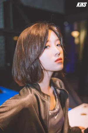 洪一诺徐嘉琳复古运动风时尚写真