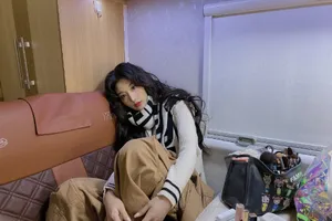 孔雪儿卷发居家私服照图片_2
