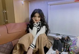 孔雪儿卷发居家私服照图片_3