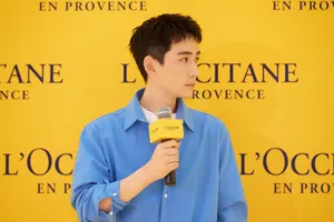 朱一龙蓝色衬衫清爽写真图片_7