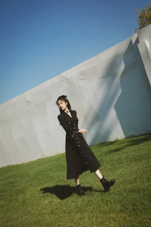 白鹿西装裙甜美性感写真图片_2