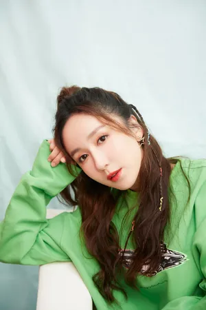 娄艺潇腿精少女风性感写真图片_5