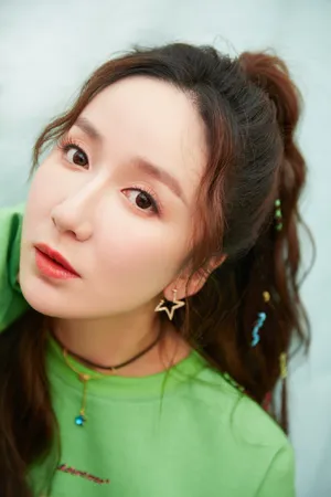 娄艺潇腿精少女风性感写真图片_8