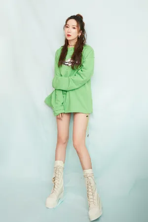 娄艺潇腿精少女风性感写真图片_9