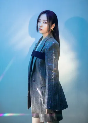 张靓颖亮片西装酷飒写真图片