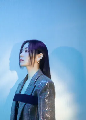 张靓颖亮片西装酷飒写真图片_5