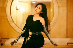 张碧晨斜肩礼服性感写真图片_11