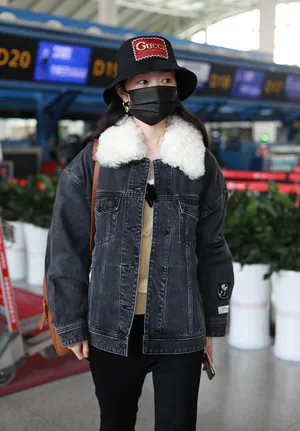 宋轶牛仔外套美丽动人机场照图片_1