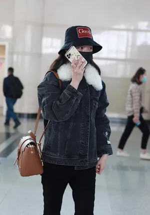 宋轶牛仔外套美丽动人机场照图片_2