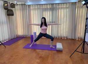 徐冬冬白色运动短袖性感撩人美照图片_2