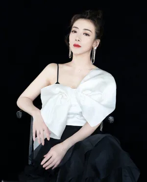 陈紫函性感斜肩礼服写真图片_5