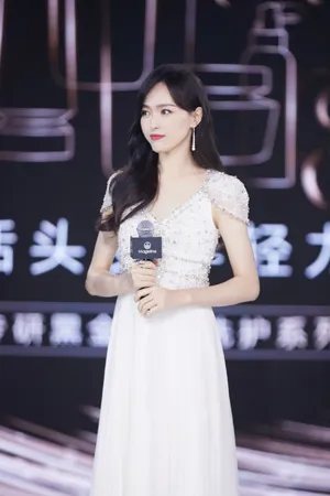 唐嫣白裙唯美性感品牌活动图片_3