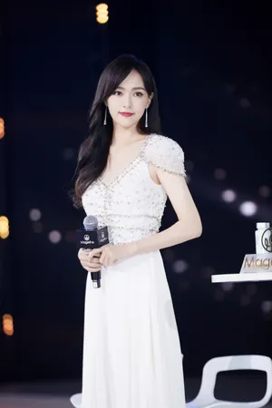 唐嫣白裙唯美性感品牌活动图片_4