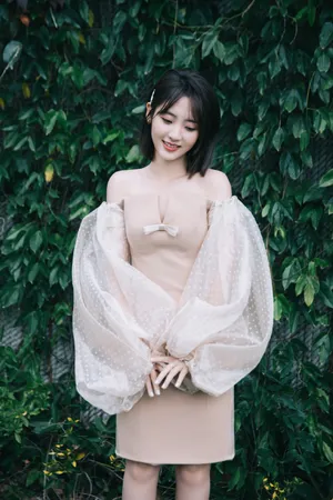 邢菲泡泡袖礼服甜美写真图片_8