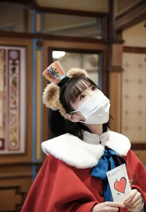 毛晓彤cos红皇后妆容精致美照图片_10