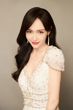唐嫣飘逸秀发优雅时尚写真图片_3