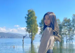 沈梦辰卷发红唇唯美动人美照图片_4