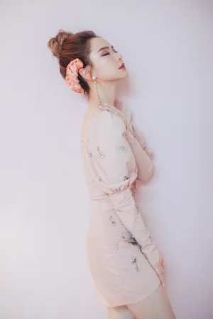 戚薇粉色甜美浪漫写真图片_5