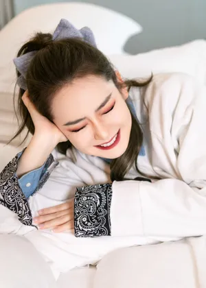 戚薇米奇印花衫甜美写真图片_7