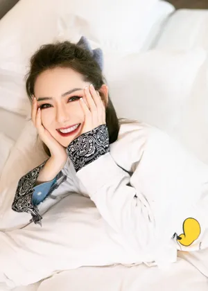 戚薇米奇印花衫甜美写真图片_8