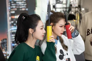 戚薇薇娅搞怪连拍图片_4
