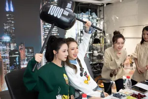 戚薇薇娅搞怪连拍图片_6