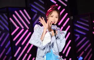 徐紫茵甜美少女舞台照图片_2