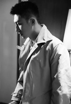 黄景瑜修长风衣帅气写真图片_5