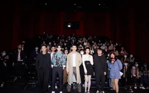 黄景瑜月半爱丽丝首映活动照图片_2