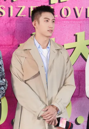 黄景瑜月半爱丽丝首映活动照图片_5