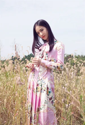 黄圣依粉色印花裙写真图片_4