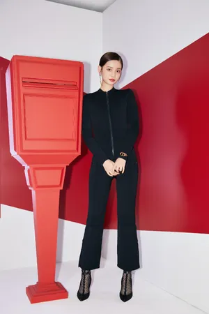 孙伊涵时尚优雅性感写真图片_4