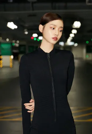 孙伊涵时尚优雅性感写真图片_9