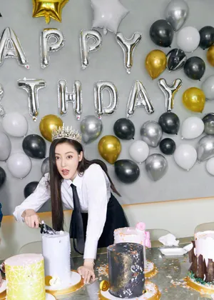 张天爱庆生学院风甜美美照图片_3
