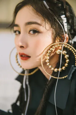 杨幂脏辫酷美性感写真图片_3
