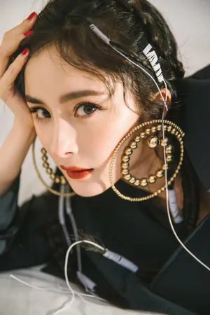 杨幂脏辫酷美性感写真图片_5