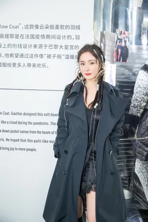 杨幂脏辫酷美性感写真图片_8