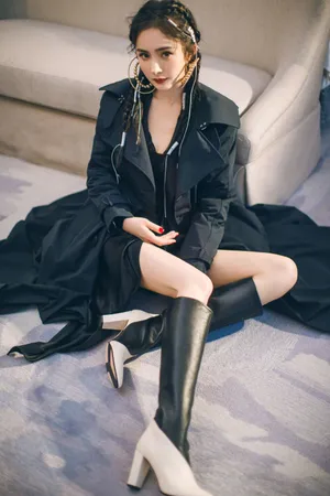 杨幂脏辫酷美性感写真图片_10