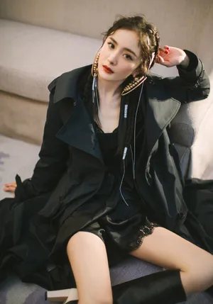 杨幂脏辫酷美性感写真图片_12