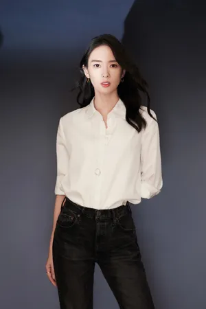 童瑶白衬衫优雅写真图片