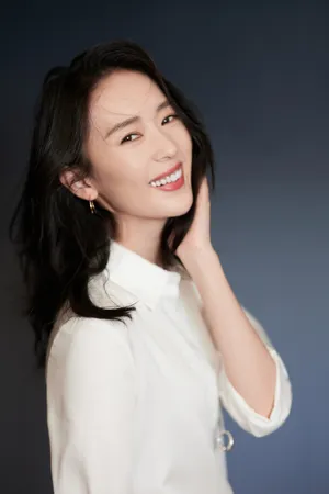 童瑶白衬衫优雅写真图片_5