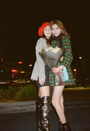 吴千语庆生甜笑美腿白皙美照图片_2