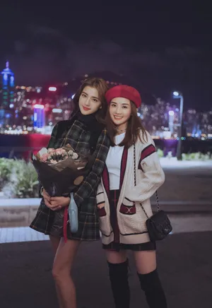 吴千语庆生甜笑美腿白皙美照图片_5