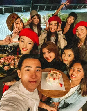 吴千语庆生甜笑美腿白皙美照图片_12