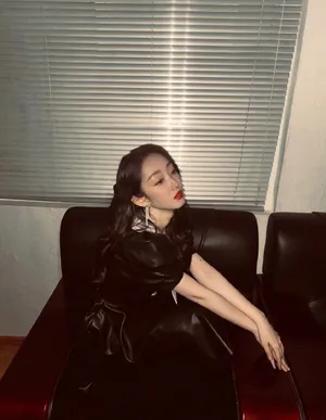 蒋梦婕酷黑皮裙性感写真图片