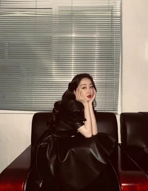 蒋梦婕酷黑皮裙性感写真图片