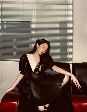 蒋梦婕酷黑皮裙性感写真图片_2